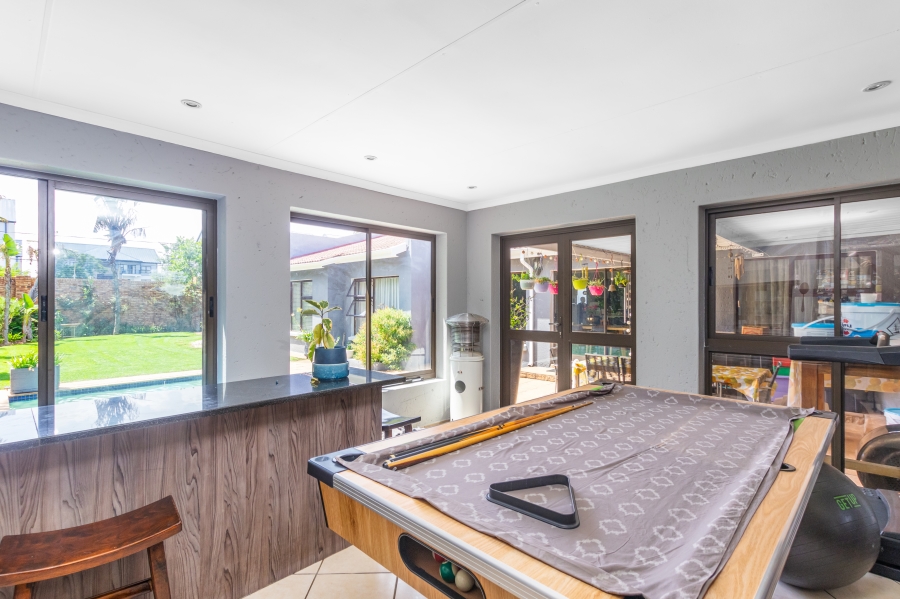 5 Bedroom Property for Sale in Kyalami Estates Gauteng