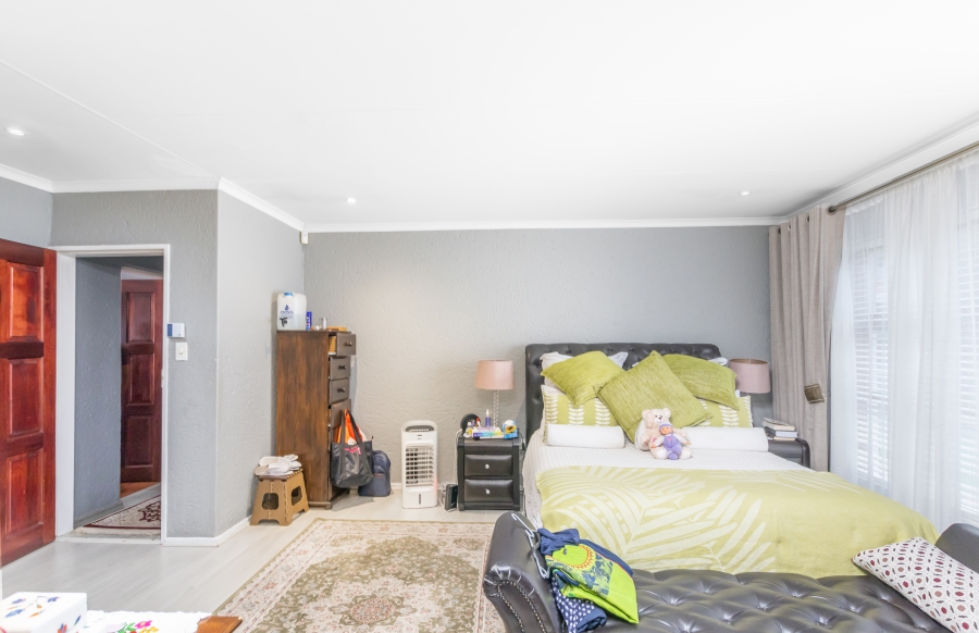 5 Bedroom Property for Sale in Kyalami Estates Gauteng