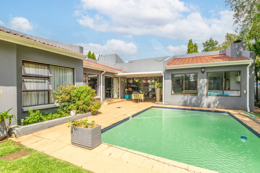 5 Bedroom Property for Sale in Kyalami Estates Gauteng