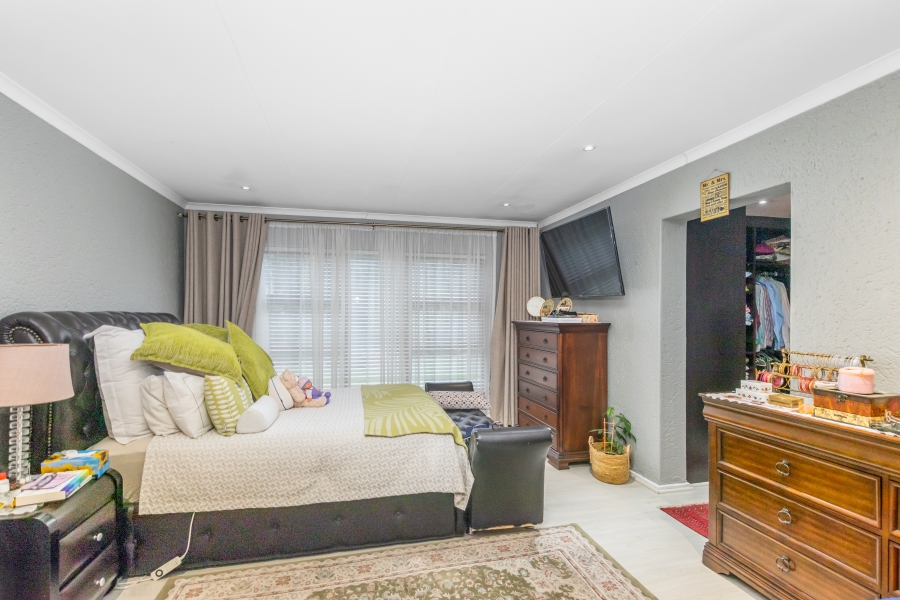 5 Bedroom Property for Sale in Kyalami Estates Gauteng