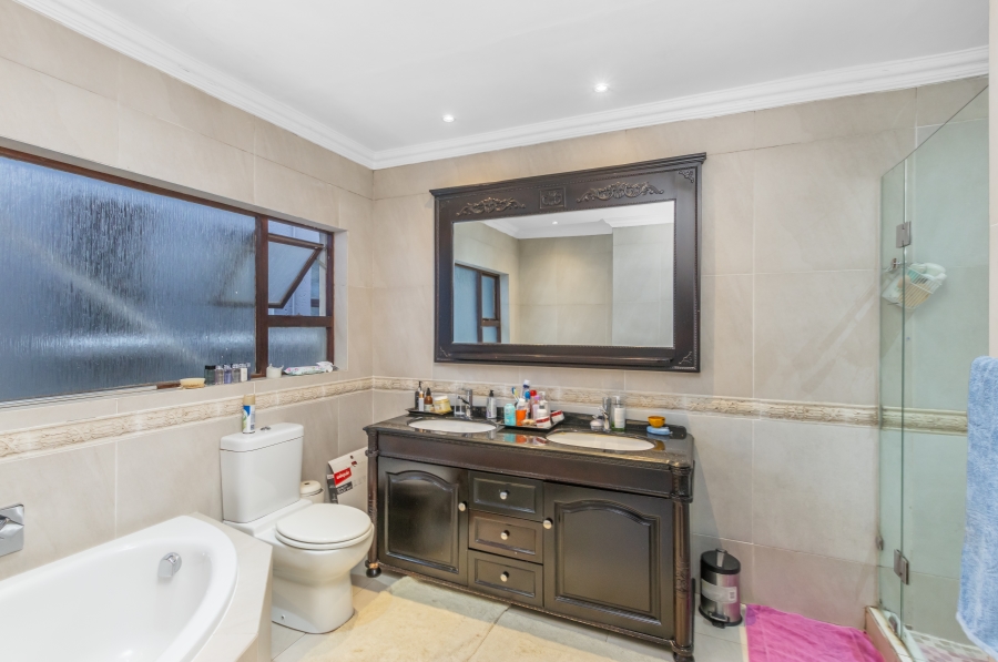 5 Bedroom Property for Sale in Kyalami Estates Gauteng