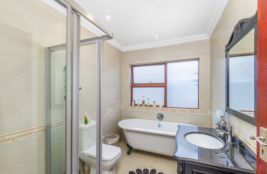 5 Bedroom Property for Sale in Kyalami Estates Gauteng