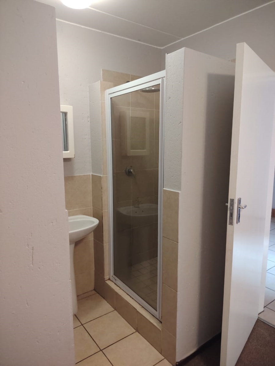 2 Bedroom Property for Sale in Comet Gauteng