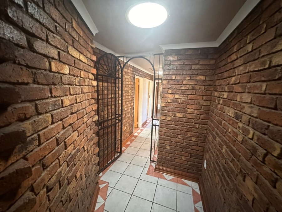 4 Bedroom Property for Sale in Rant En Dal Gauteng