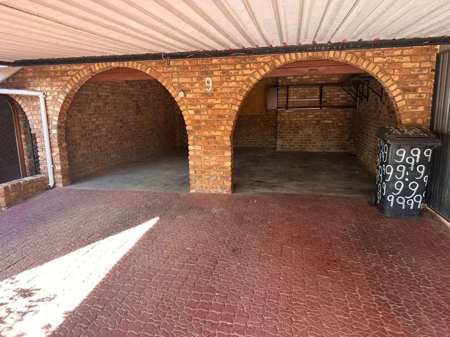 4 Bedroom Property for Sale in Rant En Dal Gauteng