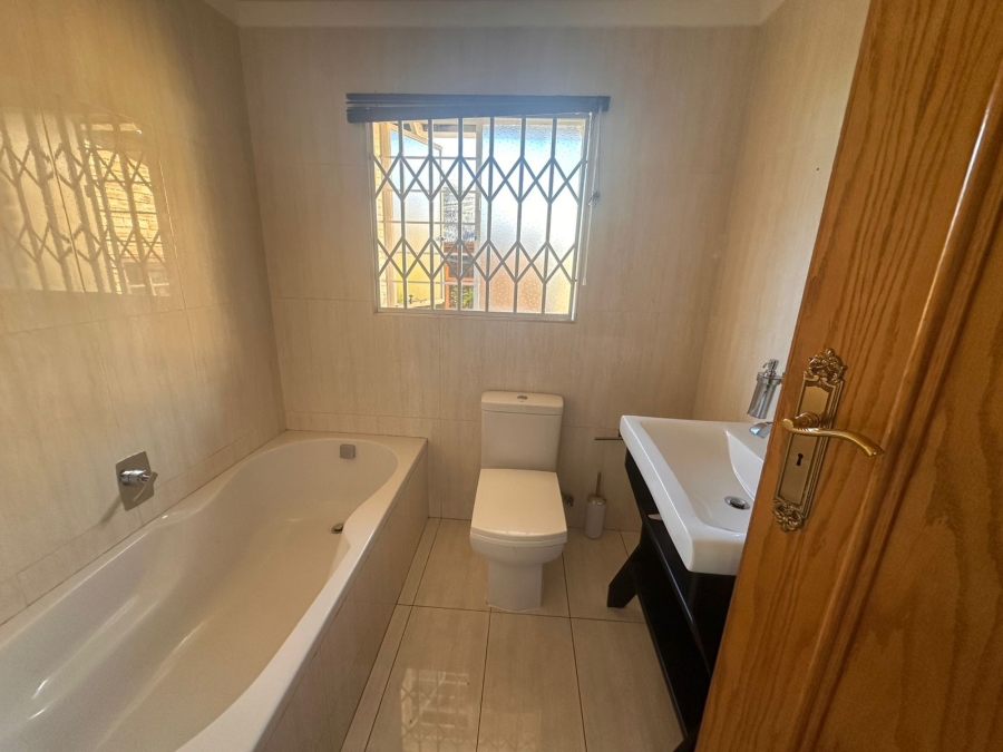 4 Bedroom Property for Sale in Rant En Dal Gauteng