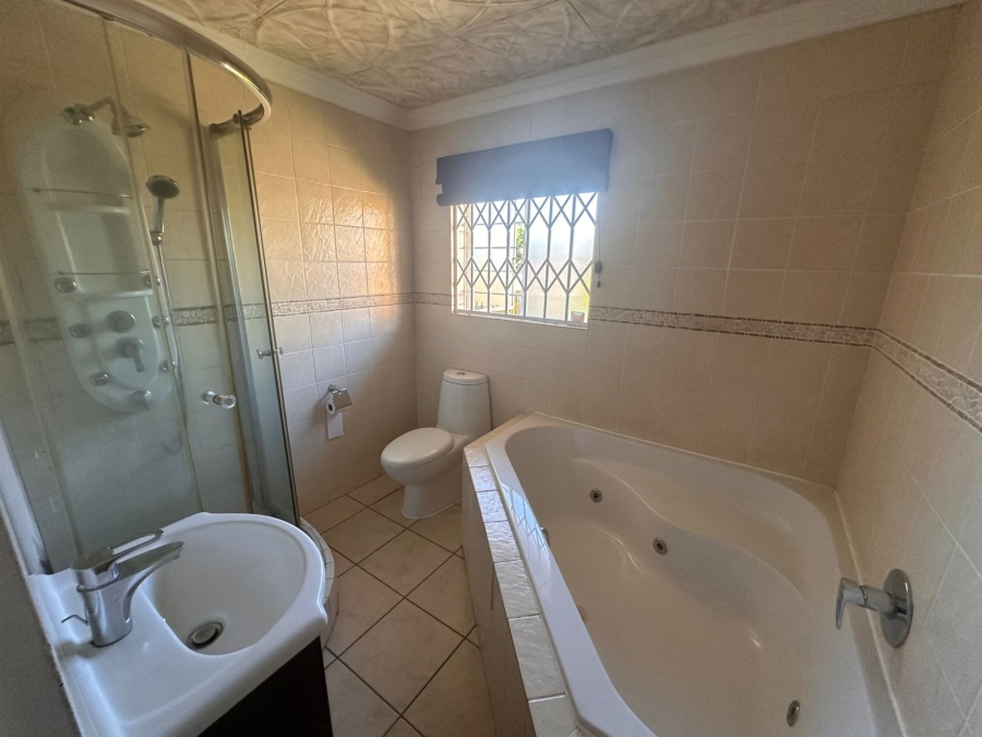 4 Bedroom Property for Sale in Rant En Dal Gauteng