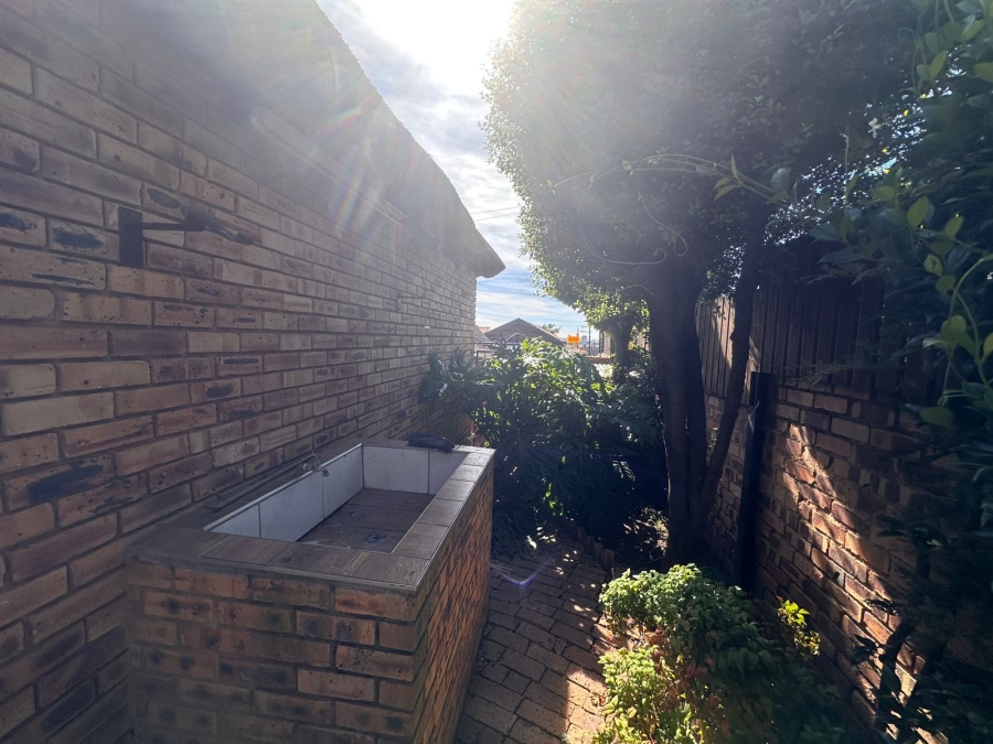 4 Bedroom Property for Sale in Rant En Dal Gauteng