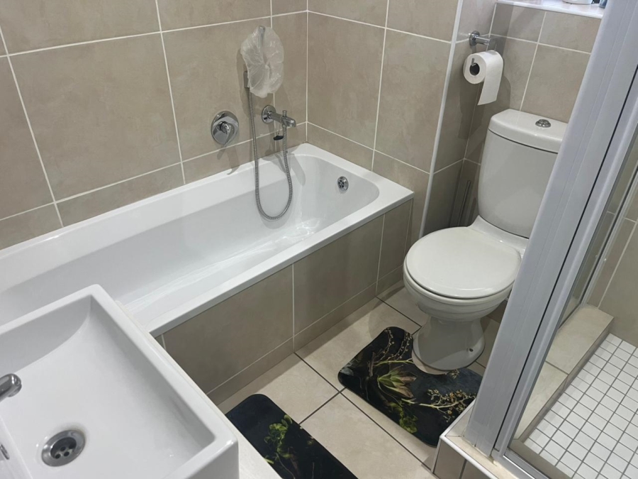 2 Bedroom Property for Sale in Barbeque Downs Gauteng