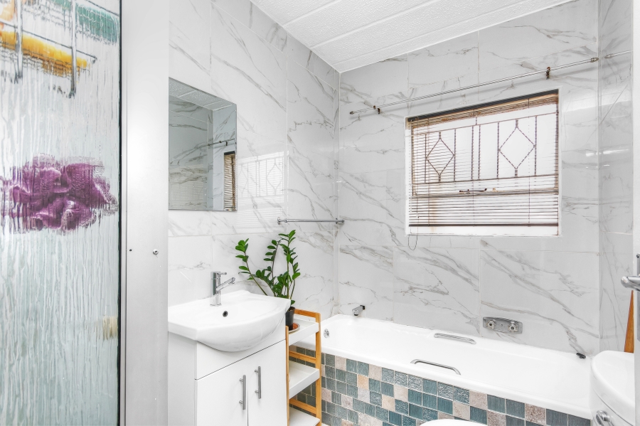 2 Bedroom Property for Sale in Buccleuch Gauteng