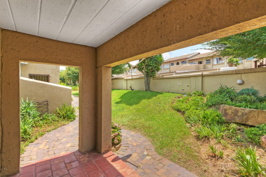 2 Bedroom Property for Sale in Buccleuch Gauteng