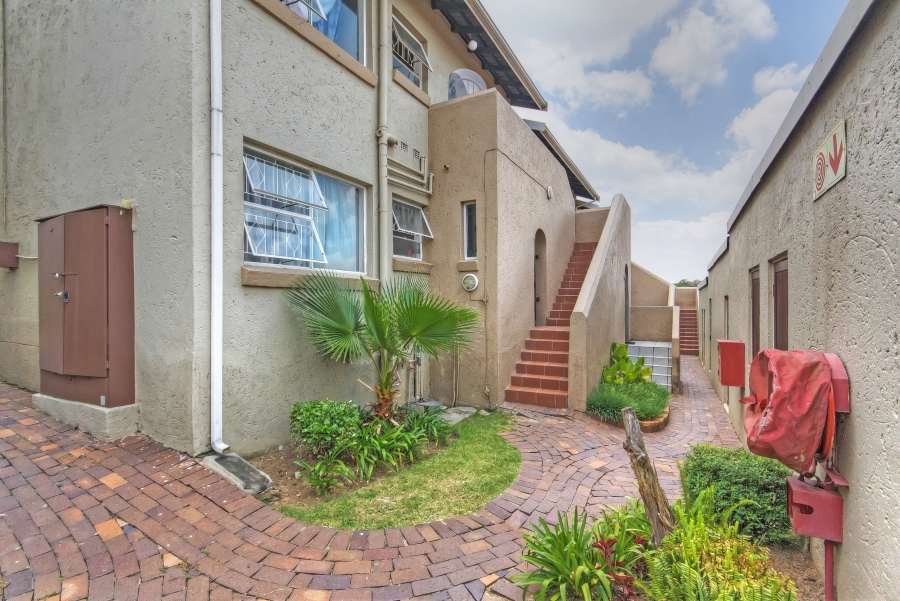 2 Bedroom Property for Sale in Buccleuch Gauteng