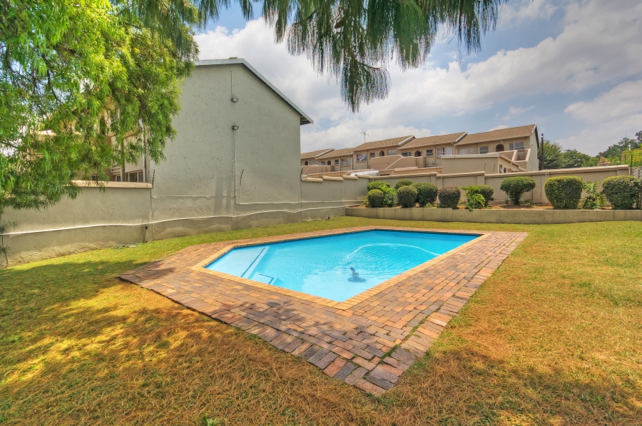2 Bedroom Property for Sale in Buccleuch Gauteng