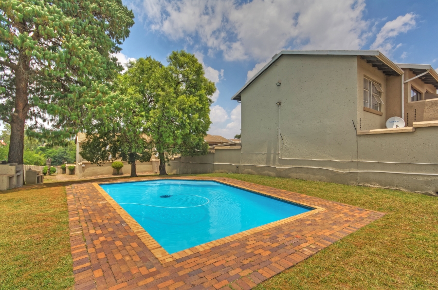 2 Bedroom Property for Sale in Buccleuch Gauteng