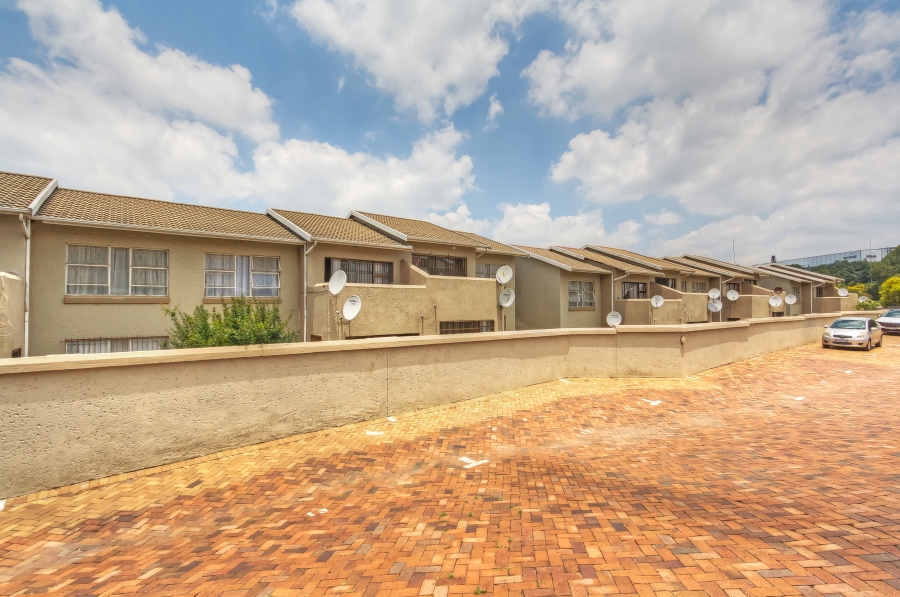 2 Bedroom Property for Sale in Buccleuch Gauteng