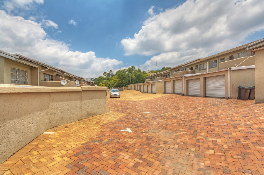 2 Bedroom Property for Sale in Buccleuch Gauteng