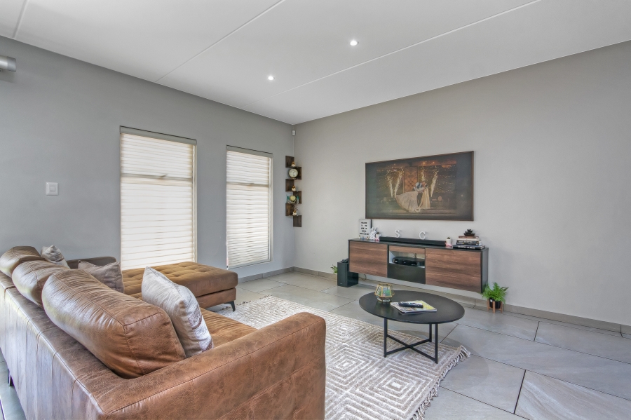 3 Bedroom Property for Sale in Crowthorne AH Gauteng