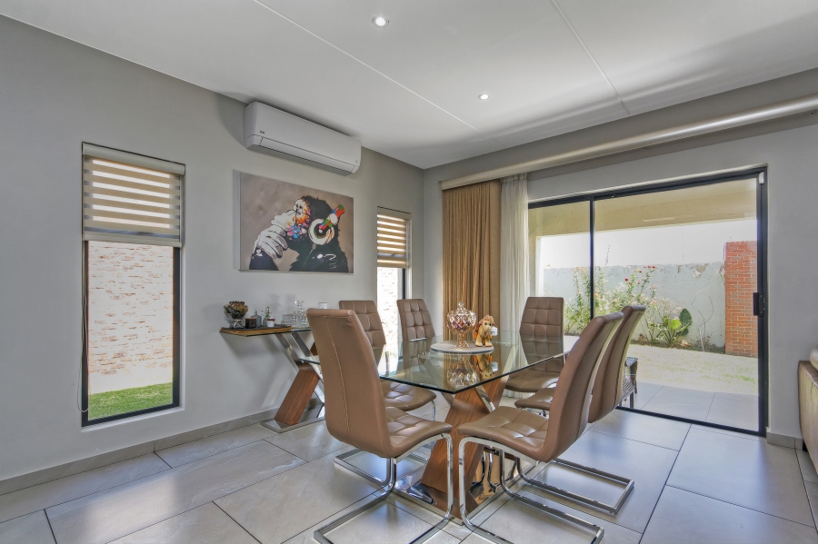 3 Bedroom Property for Sale in Crowthorne AH Gauteng