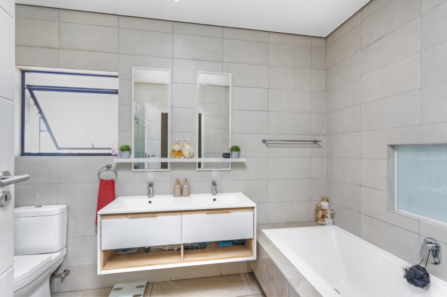 3 Bedroom Property for Sale in Crowthorne AH Gauteng