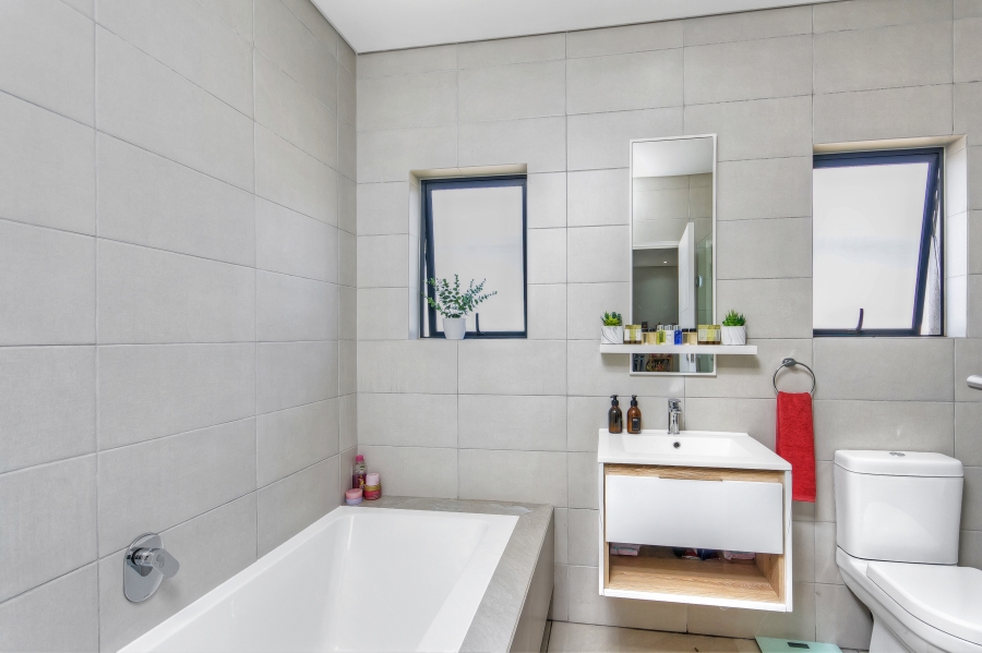 3 Bedroom Property for Sale in Crowthorne AH Gauteng