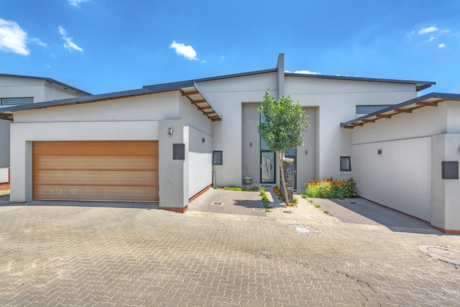 3 Bedroom Property for Sale in Crowthorne AH Gauteng