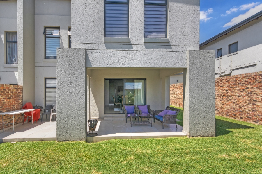 3 Bedroom Property for Sale in Crowthorne AH Gauteng