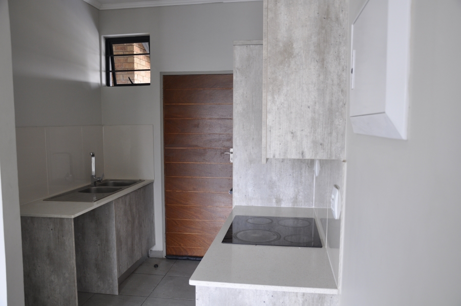 2 Bedroom Property for Sale in Rooihuiskraal North Gauteng