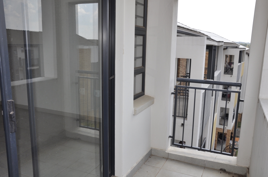 2 Bedroom Property for Sale in Rooihuiskraal North Gauteng