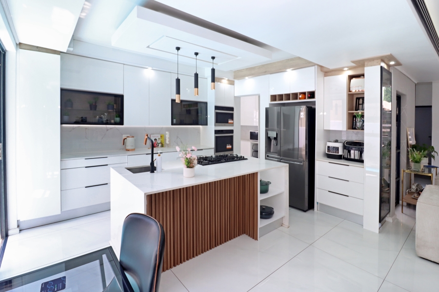 5 Bedroom Property for Sale in Blue Valley Golf Estate Gauteng