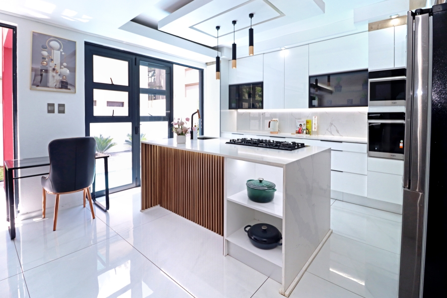 5 Bedroom Property for Sale in Blue Valley Golf Estate Gauteng