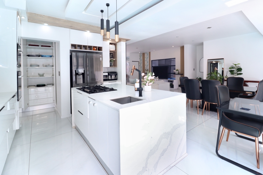 5 Bedroom Property for Sale in Blue Valley Golf Estate Gauteng