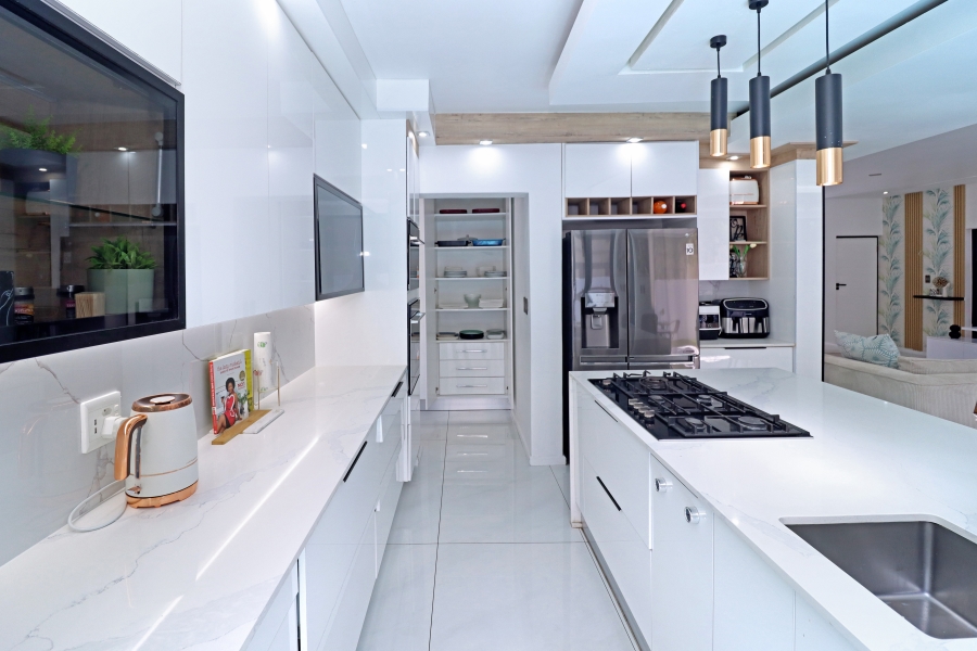 5 Bedroom Property for Sale in Blue Valley Golf Estate Gauteng