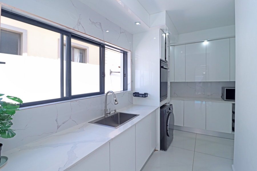 5 Bedroom Property for Sale in Blue Valley Golf Estate Gauteng