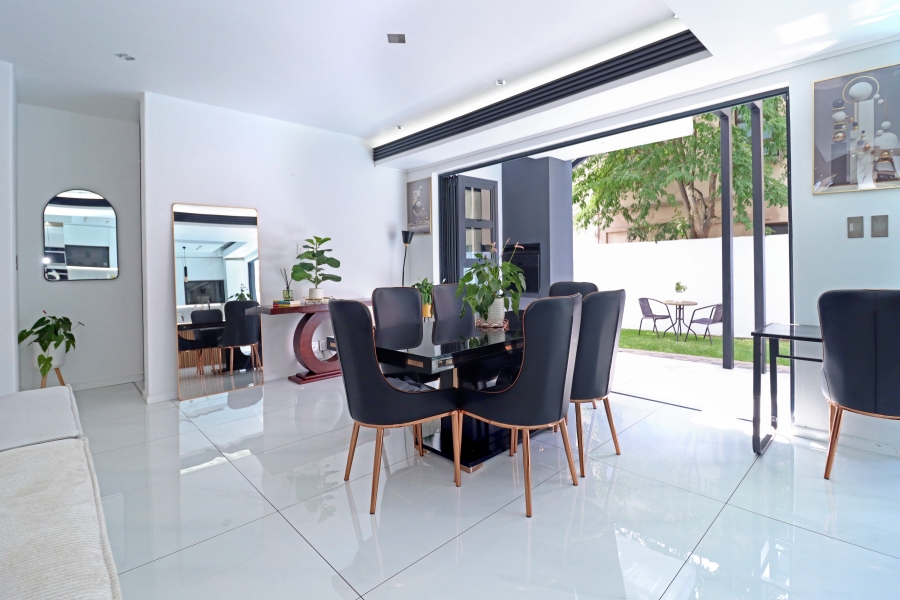 5 Bedroom Property for Sale in Blue Valley Golf Estate Gauteng