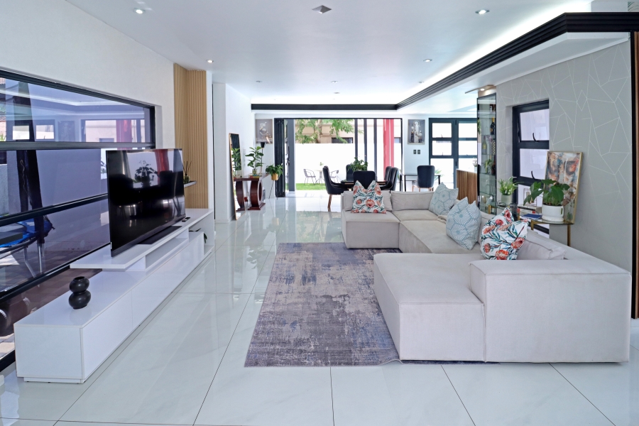 5 Bedroom Property for Sale in Blue Valley Golf Estate Gauteng