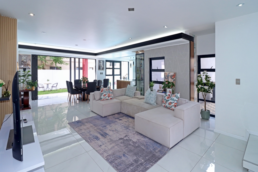 5 Bedroom Property for Sale in Blue Valley Golf Estate Gauteng