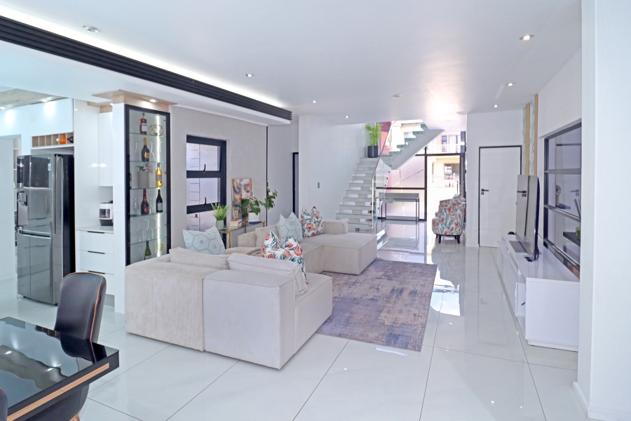 5 Bedroom Property for Sale in Blue Valley Golf Estate Gauteng