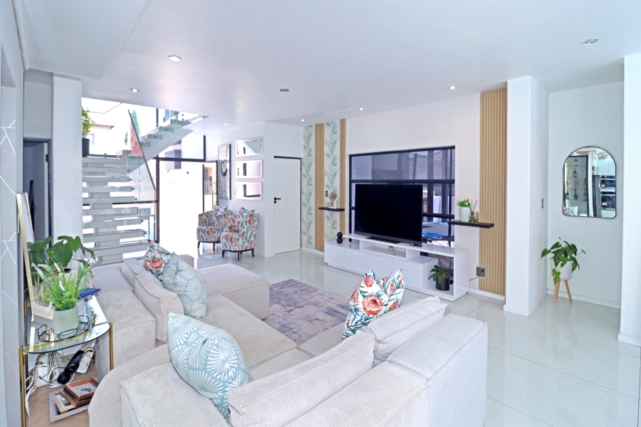 5 Bedroom Property for Sale in Blue Valley Golf Estate Gauteng