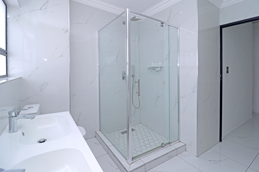 5 Bedroom Property for Sale in Blue Valley Golf Estate Gauteng