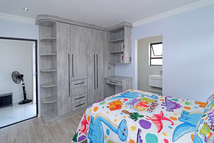 5 Bedroom Property for Sale in Blue Valley Golf Estate Gauteng