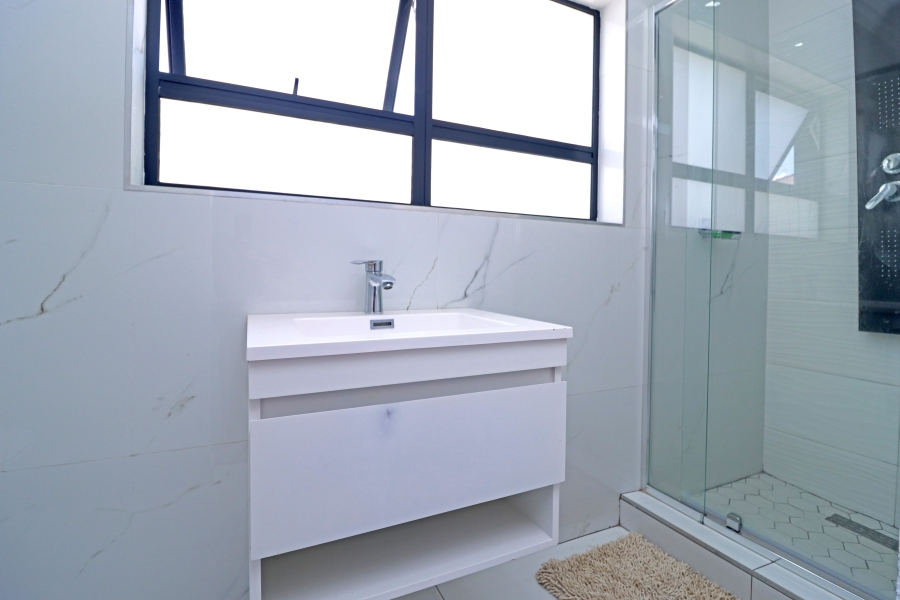 5 Bedroom Property for Sale in Blue Valley Golf Estate Gauteng