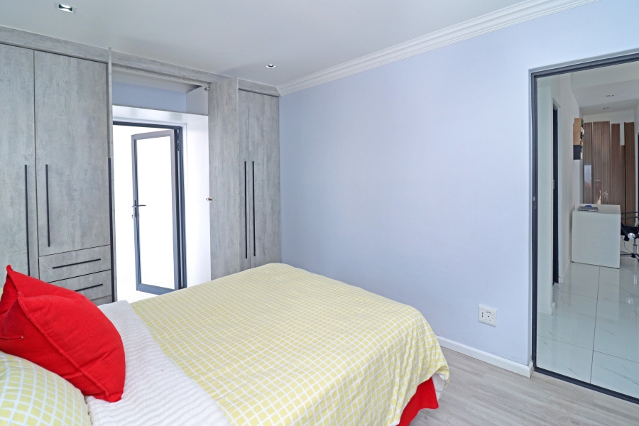 5 Bedroom Property for Sale in Blue Valley Golf Estate Gauteng