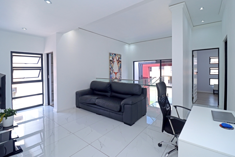 5 Bedroom Property for Sale in Blue Valley Golf Estate Gauteng