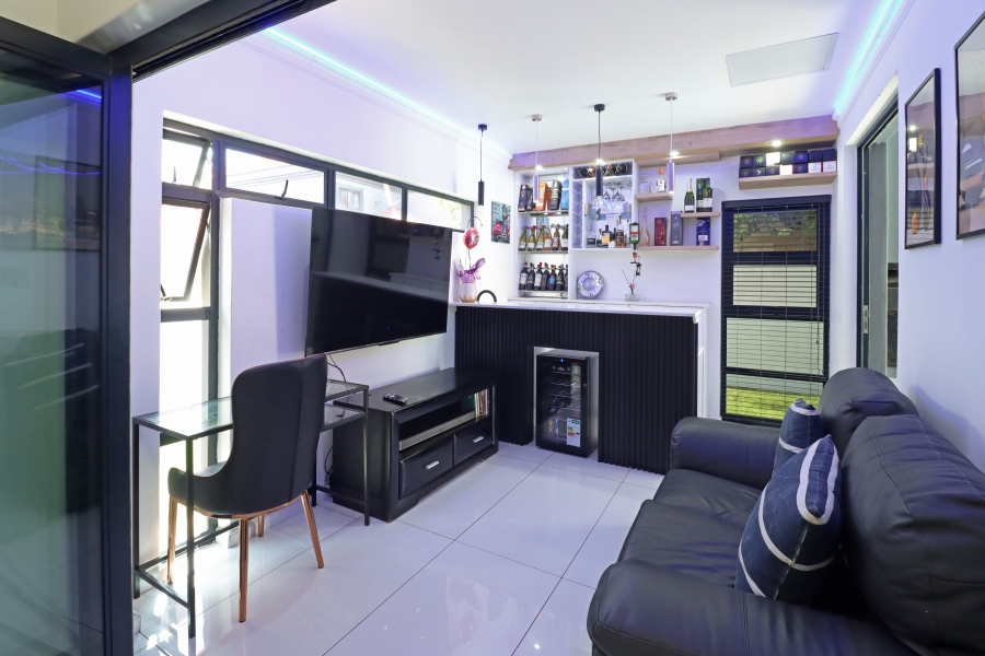 5 Bedroom Property for Sale in Blue Valley Golf Estate Gauteng