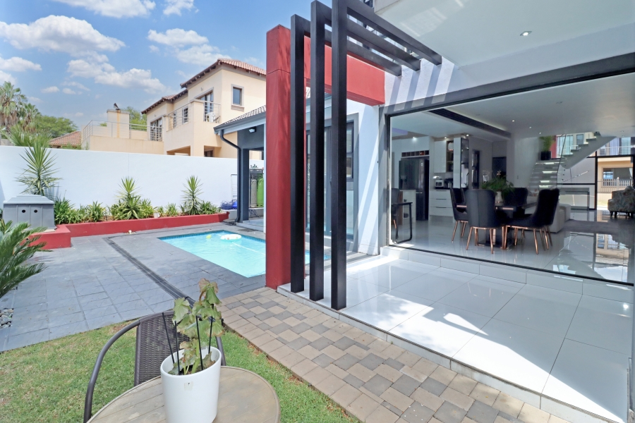 5 Bedroom Property for Sale in Blue Valley Golf Estate Gauteng