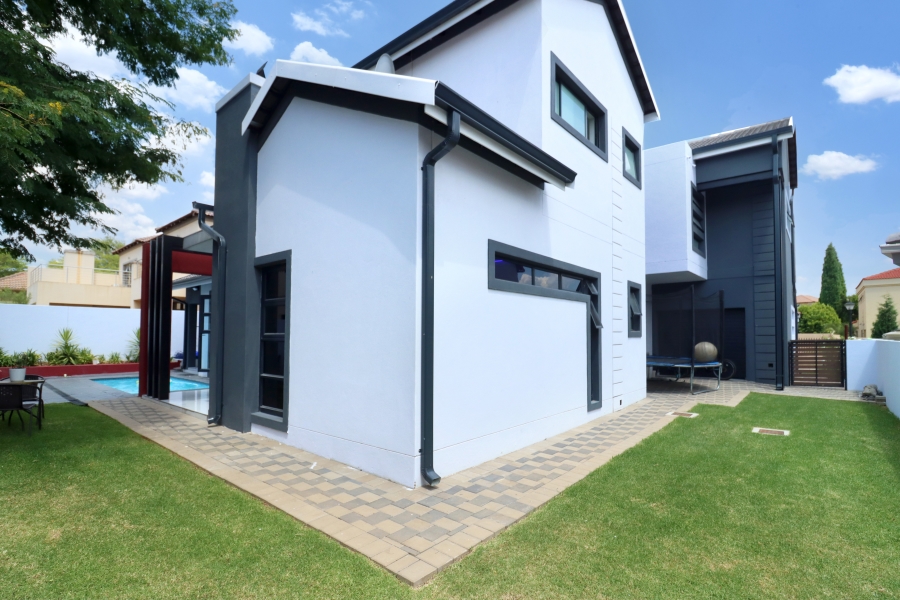5 Bedroom Property for Sale in Blue Valley Golf Estate Gauteng