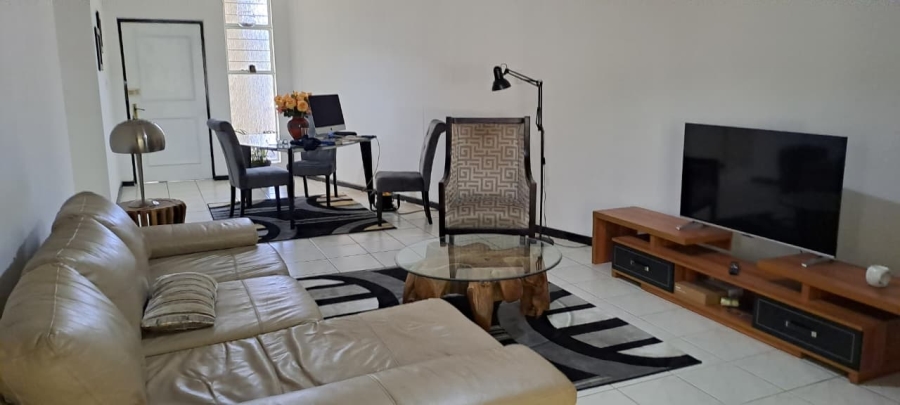 To Let 2 Bedroom Property for Rent in Sandhurst Gauteng