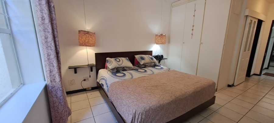 To Let 2 Bedroom Property for Rent in Sandhurst Gauteng