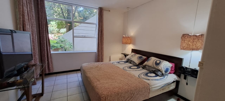 To Let 2 Bedroom Property for Rent in Sandhurst Gauteng