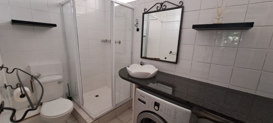 To Let 2 Bedroom Property for Rent in Sandhurst Gauteng